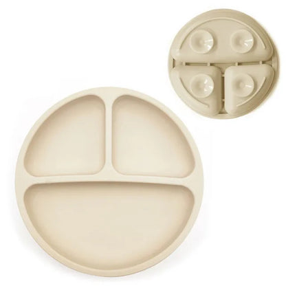 Assiette Bébé Ventouse avec Compartiments en Silicone sur fond blanc