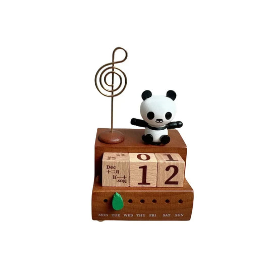Boite à Musique Bébé avec Calendrier et Panda sur fond blanc